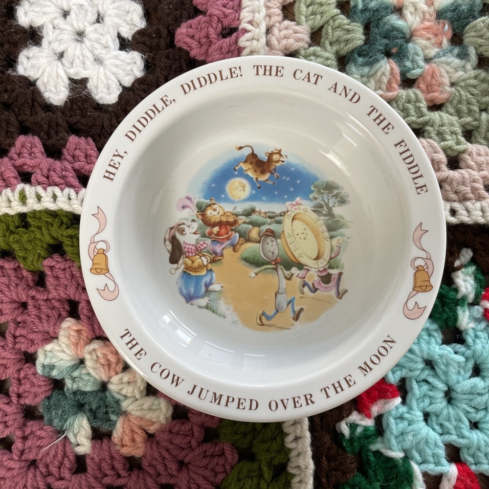 VTG 1984 AVON CERAMIC CHILD'S BOWL HEY DIDDLE DIDDLE NURSERY RHYME‎